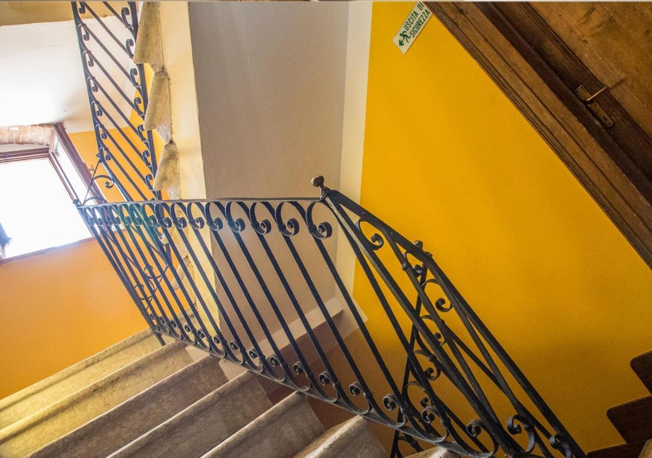 Locanda Al Centrale Caprino Veronese Buitenkant foto